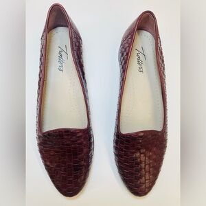 Trotters Liz leather woven amethyst flats loafers size 9M almond toe slip on